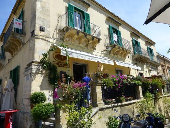 Cafe Amarcord
